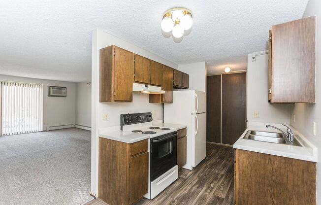 1 bed, 1 bath, 746 sqft, $1,340, Unit 122