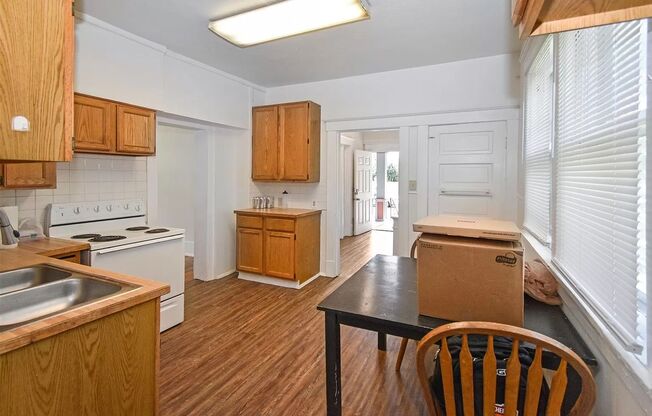 Inviting 4 Bed, 2 Bath in GU District! (GU Off-Campus Housing - Preleasing for June 2026)