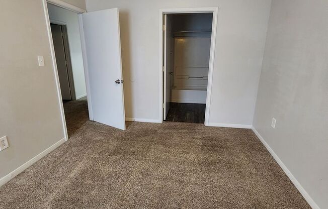 2 beds, 2 baths, 975 sqft, $975, Unit 110