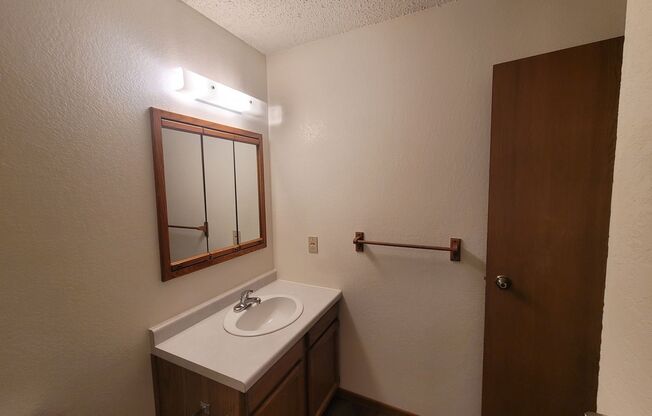 2 beds, 1 bath, 1,120 sqft, $850, Unit 822