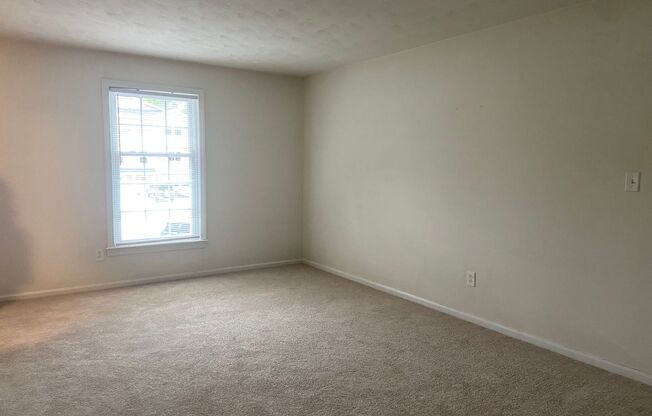 2 beds, 1 bath, 900 sqft, $1,295, Unit Cypress Ave- 1309 #201