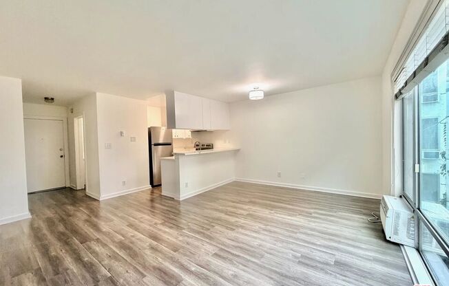 5805 W 8 ST