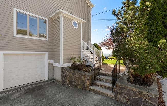 141 GROVERS AVE