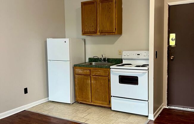 1 bed, 1 bath, 375 sqft, $850, Unit 6
