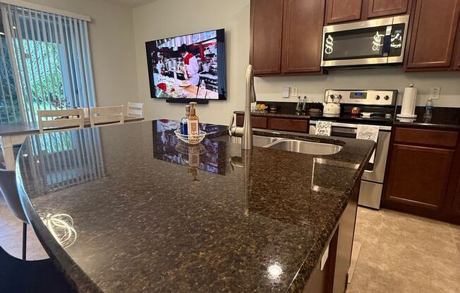 3 beds, 3 baths, $2,400