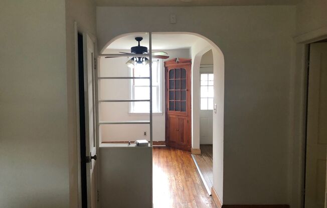 The Perfect 2 Bed / 1 Bath Townhouse 5 mins from Baltimore City in Morrell Park