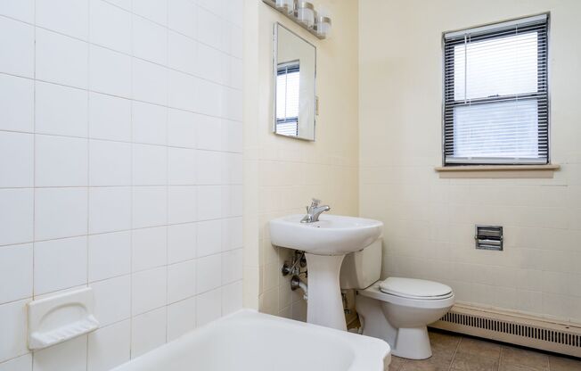 1 bed, 1 bath, 612 sqft, $1,065, Unit 1180-102