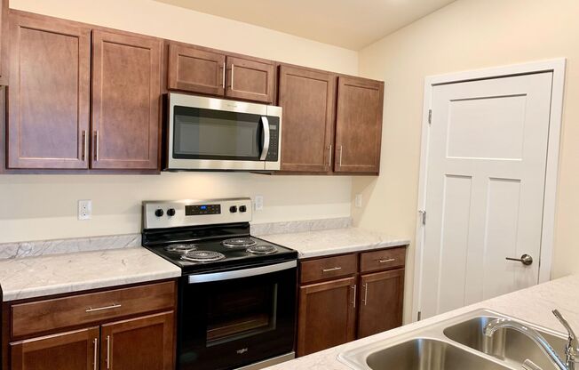 2 beds, 2 baths, 1,004 sqft, $1,430, Unit HO 129-02