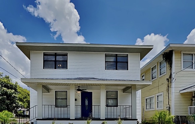 119 W KEYES AVE