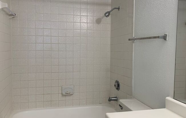 2 beds, 2 baths, 1,003 sqft, $1,050, Unit 2201