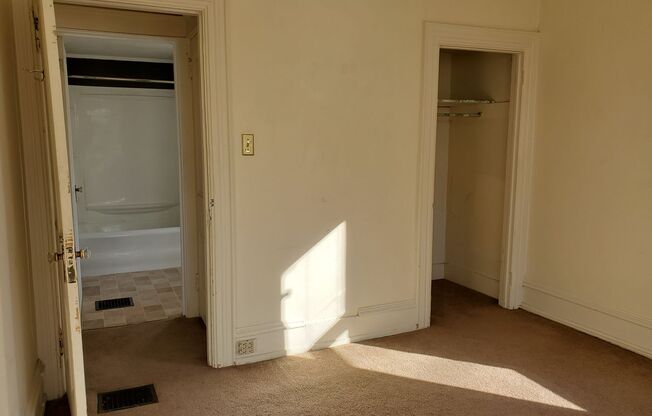 2 beds, 1 bath, $1,150, Unit Apt. C