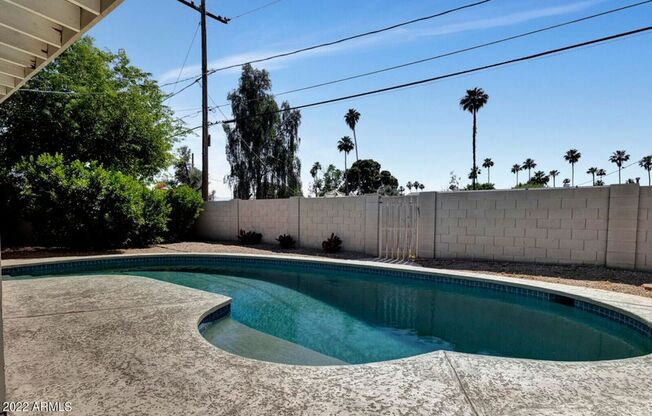 3 Bedroom 2 Bathroom Palms Parkway HOA