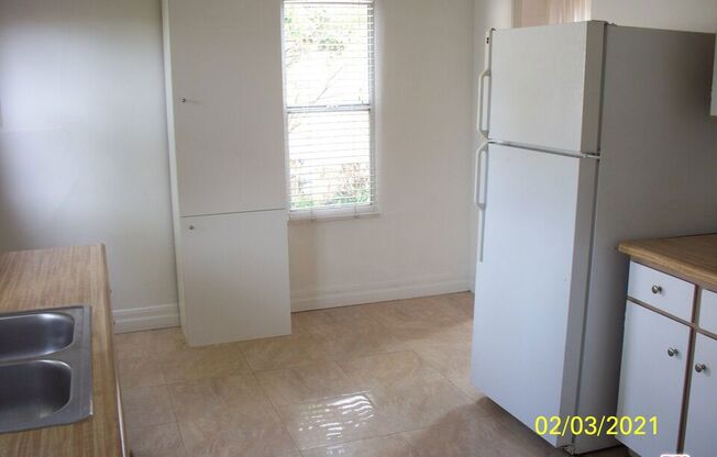 2 beds, 1 bath, 990 sqft, $4,500