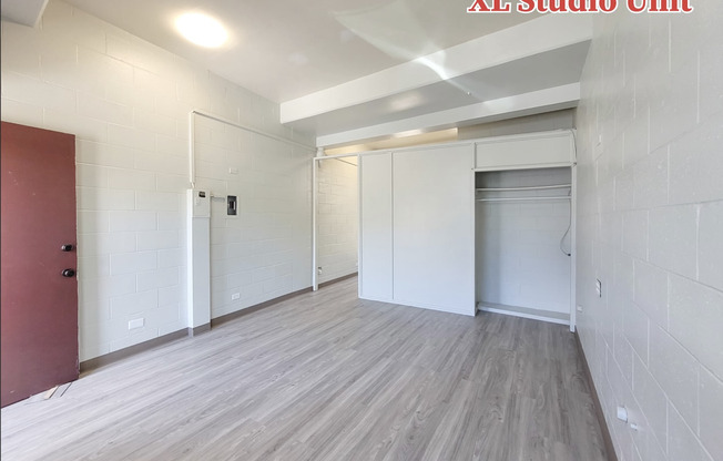 Studio, 1 bath, 335 sqft, $1,300, Unit 105