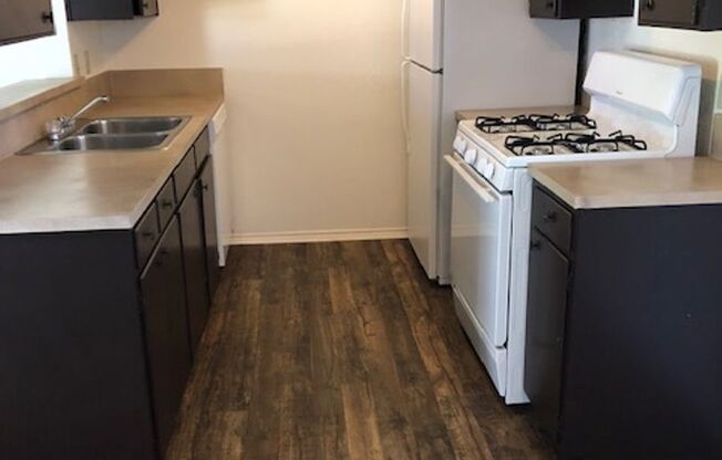 2111 W Hickory