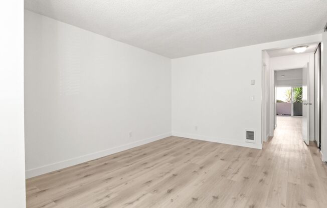 1 bed, 1 bath, 690 sqft, $1,995, Unit 075