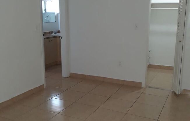 1 bed, 1 bath, 750 sqft, $1,700, Unit A05