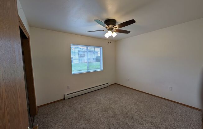 2 beds, 1 bath, 1,100 sqft, $1,359, Unit 1053 6309