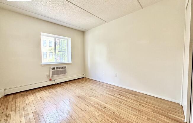 321 E 119 ST