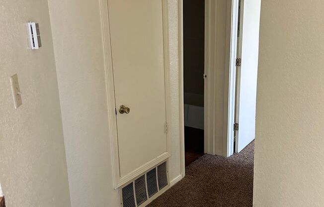 2 beds, 1 bath, 861 sqft, $970, Unit 20