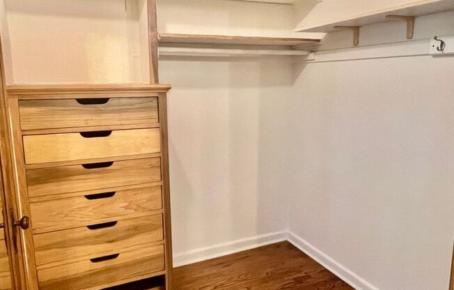 Studio, 1 bath, 300 sqft, $1,405, Unit 644-302