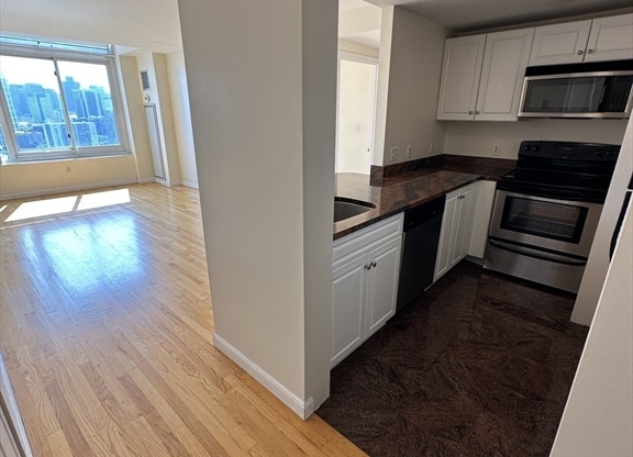 1 bed, 1 bath, 711 sqft, $3,700, Unit 2405