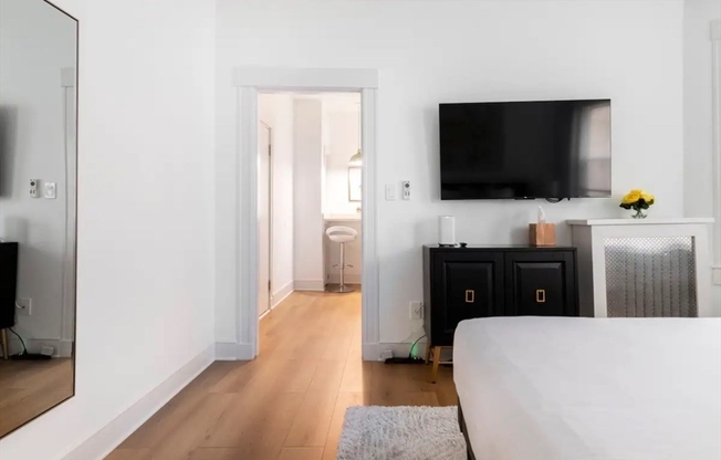 Studio, 1 bath, 328 sqft, $2,800, Unit 3