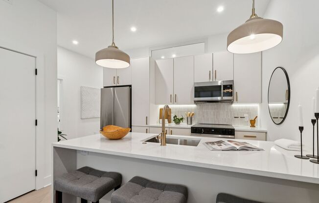 2 beds, 1 bath, 800 sqft, $1,872, Unit 315