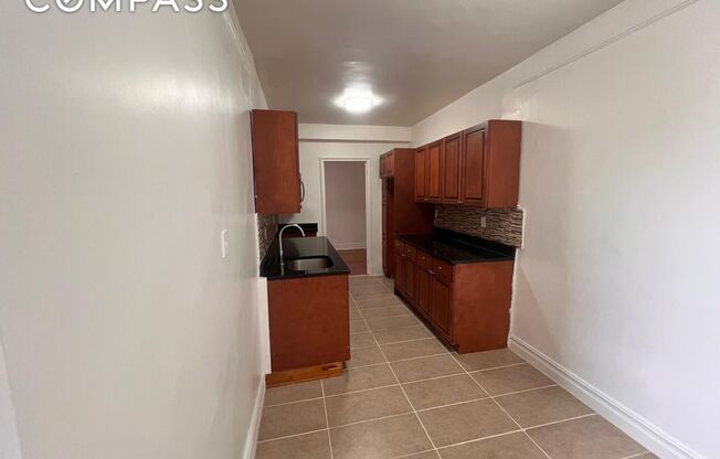 1 bed, 1 bath, $2,200, Unit 1F