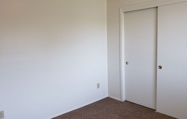 2 beds, 1.5 baths, 968 sqft, $1,350, Unit 100