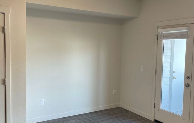 1 bed, 1 bath, 596 sqft, $1,539, Unit 301