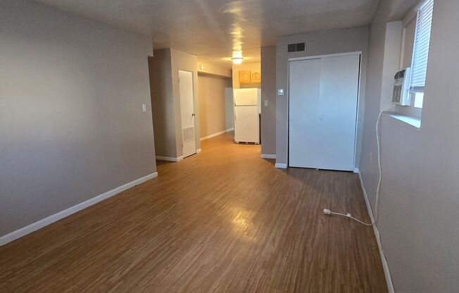 2 beds, 1 bath, $695, Unit Apt 2