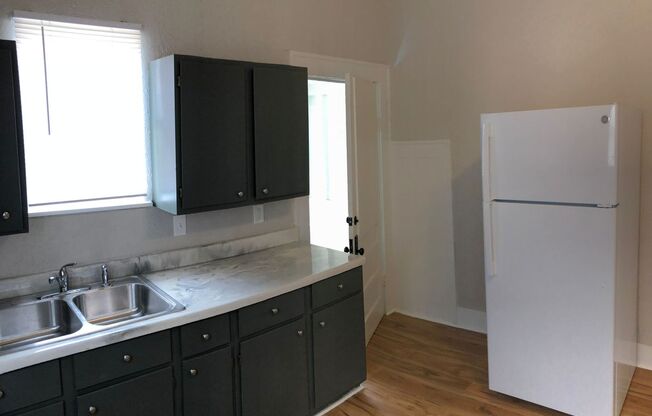 2 beds, 1 bath, $1,395