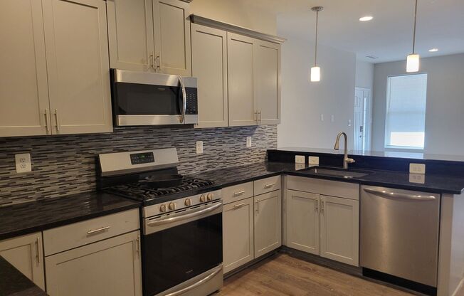 Lovely 3 BR/2.5 BA Townhome in Hanover!