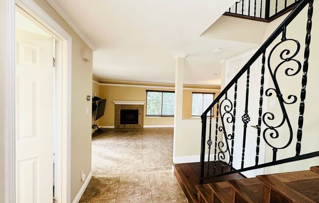 Spacious Townhome with Inviting Large Patio, Garage & Community Pool in Thousand Oaks