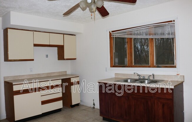 740 E 254 ST