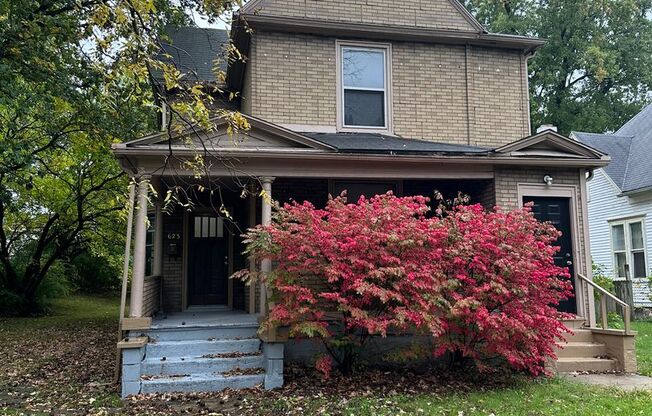 623 W Creighton Ave