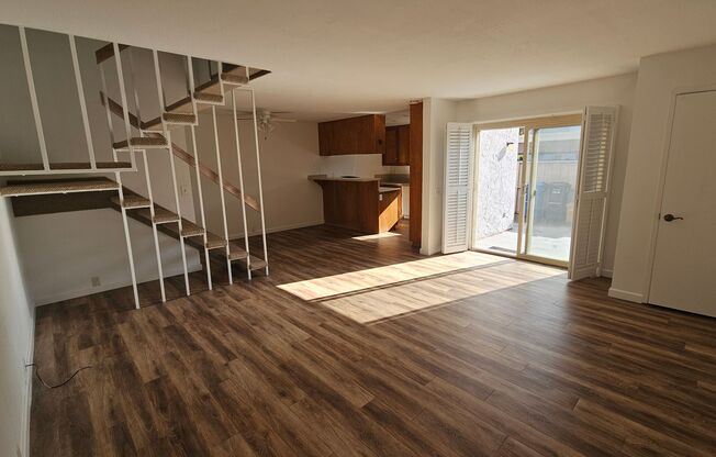 EASTER WAY - UTC 3 BR TOWNHOME CONVENIENTLY LOCATED ON UCSD BUS LINE!
