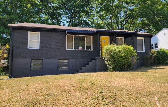 3 Bedroom Brick Ranch on Basement/5 Min Drive to Downtown Atlanta