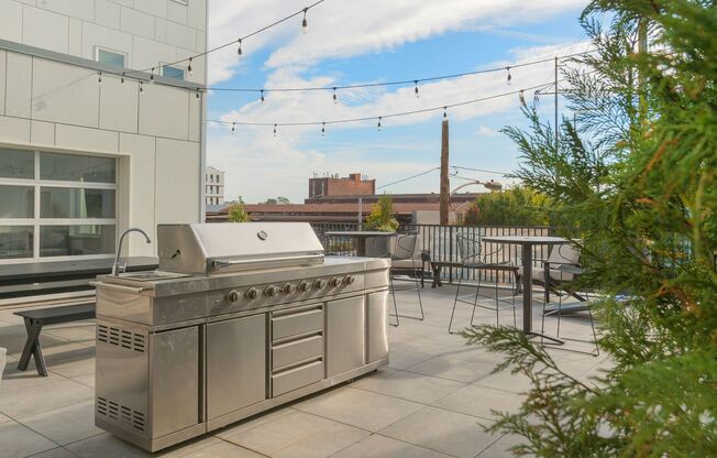 2 beds, 2 baths, 915 sqft, $2,300, Unit 416