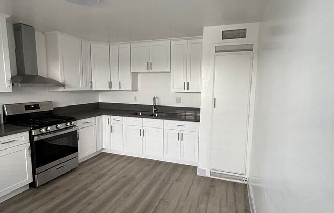 2 beds, 1 bath, $2,475, Unit 817C