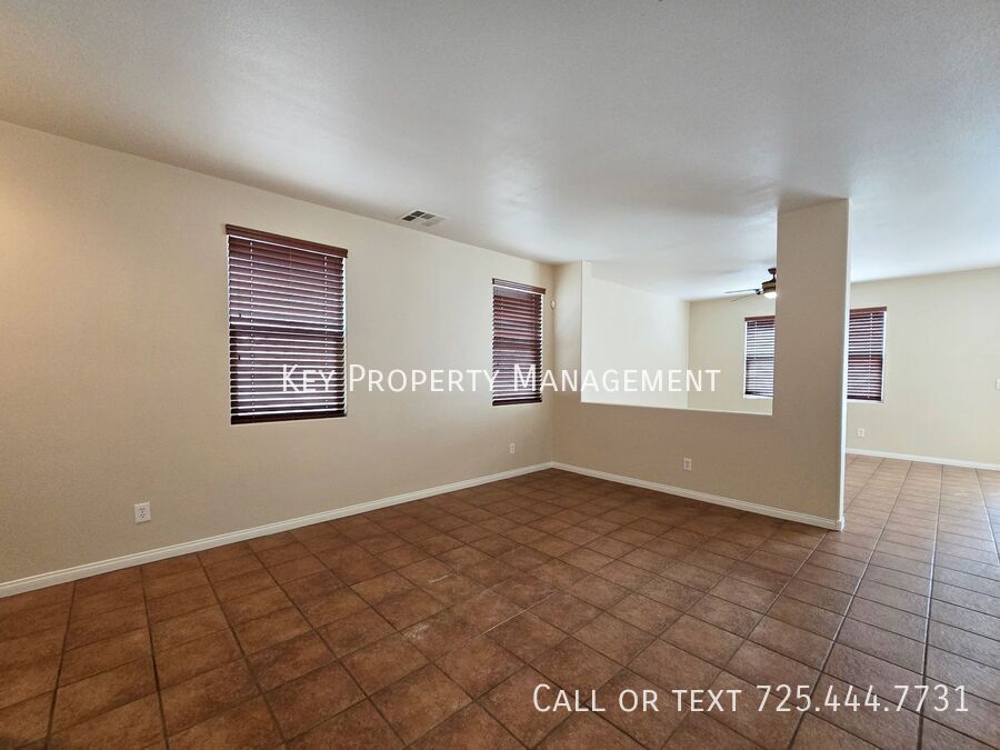8652 Painted Horseshoe
