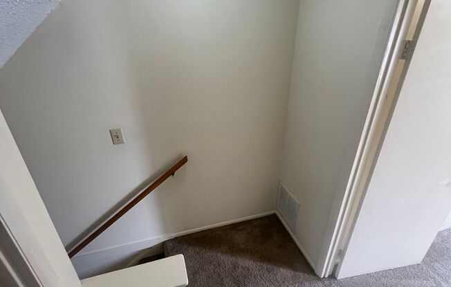 2 beds, 1.5 baths, 1,050 sqft, $1,150, Unit #84