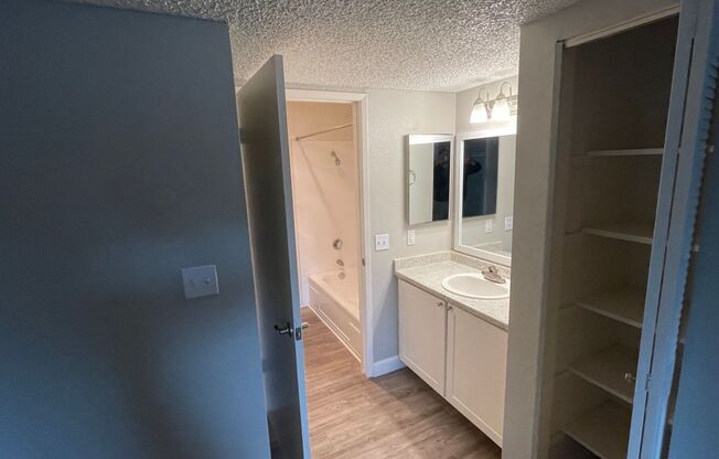 1 bed, 1 bath, 700 sqft, $1,595, Unit 099