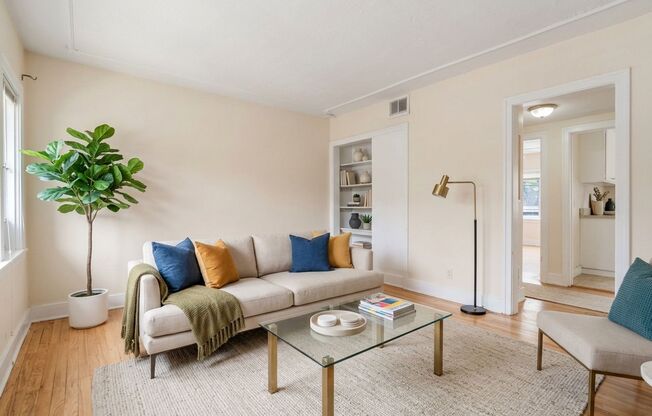2 beds, 1 bath, 800 sqft, $1,025, Unit 5