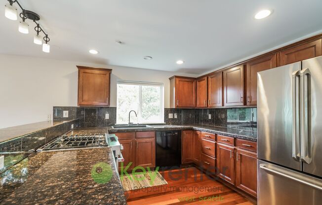 Stunning 3 Bed, 3.5 Bath Seattle Home with En Suites, Solar, and A/C