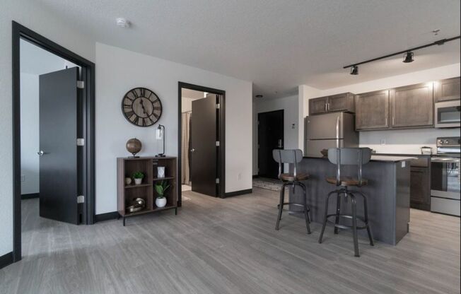 1 bed, 1 bath, 733 sqft, $1,450, Unit 212