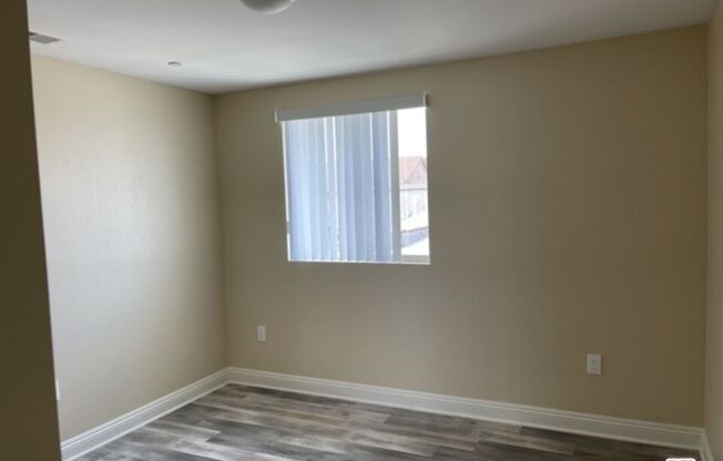 708 W 50 ST