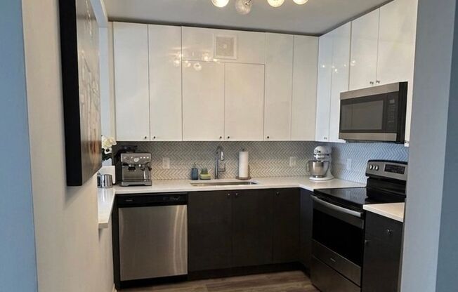 1 bed, 1 bath, 750 sqft, $2,475, Unit 10D