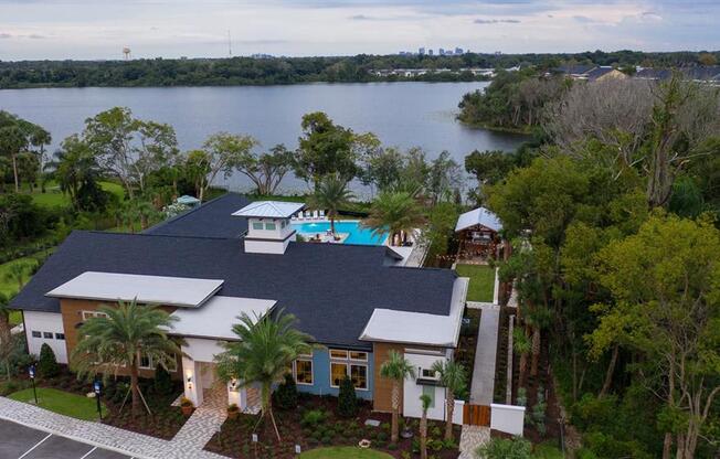 Luna at Lake Shadow apartments in Maitland Florida photo of outside of leasing office